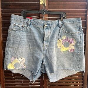 NWT Levi’s Plus Size Denim Jeans with cute Flower Patches